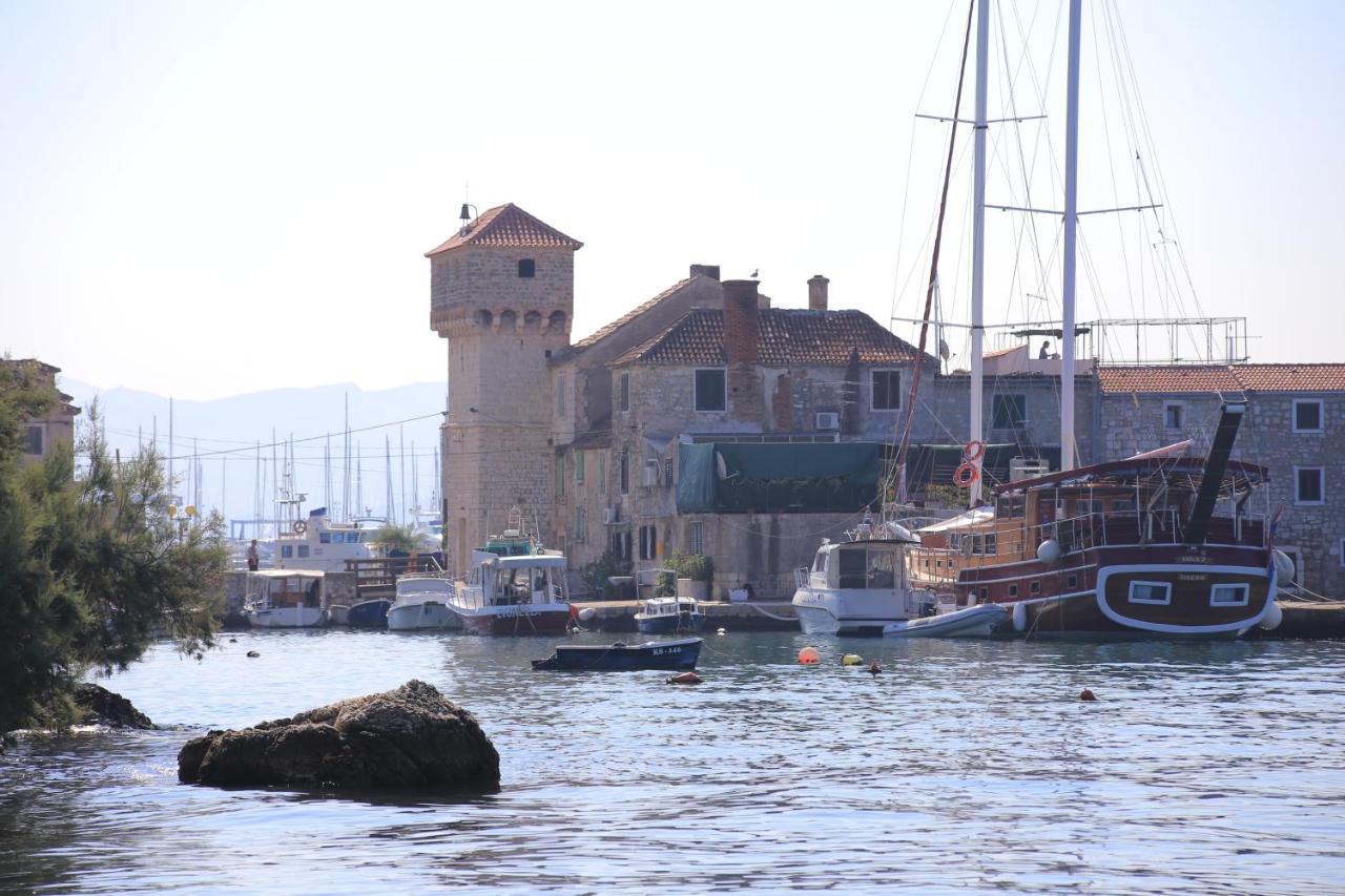 Apartments With A Parking Space Kastel Gomilica, Kastela - 19248 Exterior photo